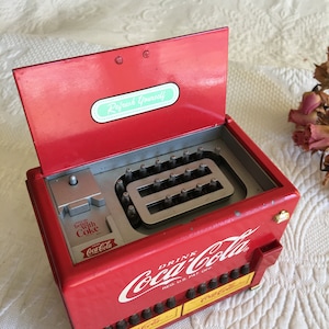 Miniatura Per Casa Delle Bambole Mini Coca-Cola, Coca-Cola 1:12 - Foto 12