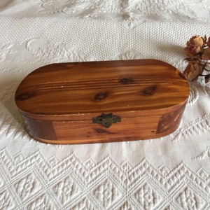 Vintage 1950s Dixie Caverns Cedar Chest Souvenir Box. Oval Cedar Box with 4 Ridge Decoration on Top. Front Latch. Great for Collectibles.