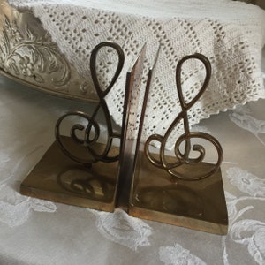 Vintage Brass Musical Staff Design. Great for a Music Teacher or for in an Office or Home Library. Made in India. Green Flocking on Base.