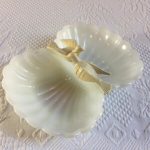 Vintage 1970s Avon Double Shell Bowls with Two Doves in Center as Handles. Great for Bath Oil Beads or Trinkets and Jewelry.
