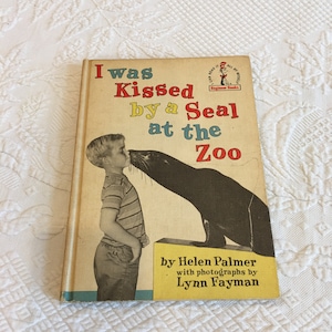 Vintage 1962 Ich wurde von einer Robbe im Zoo geküsst von Helen Palmer mit Fotografien von Lynn Fayman. Buchklub-Edition von Anfängerbüchern.