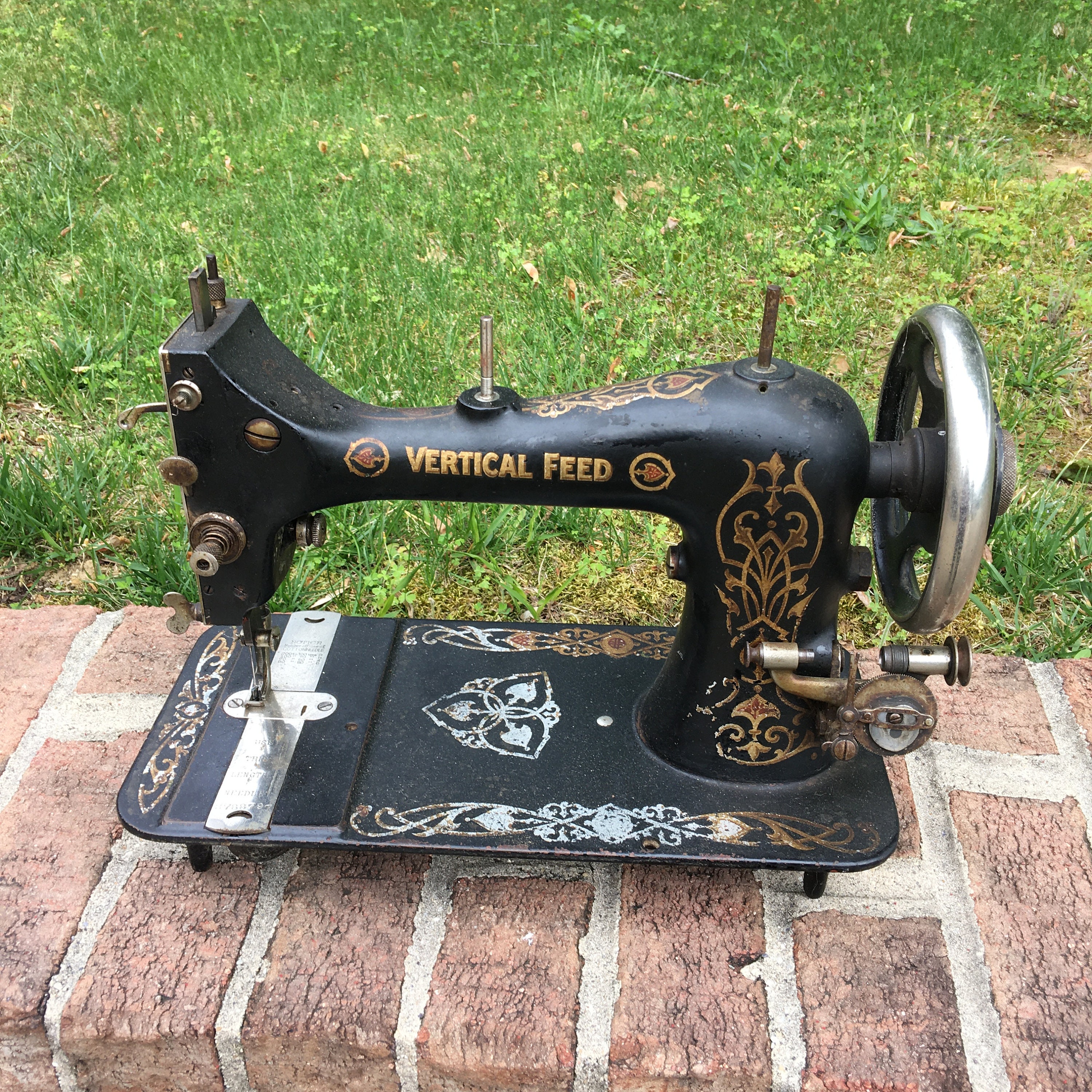 Singer Iron Cast Sewing Machine Treadle Dinning Living Room Garden Table  Solid Wood Oak Antique Vintage Rustic Table Reclaimed 