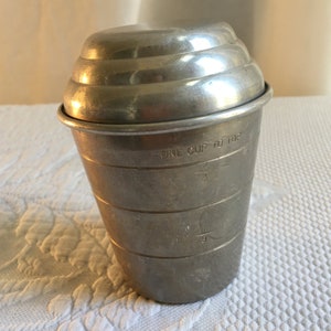 Vintage Mirro Aluminum Measure Shaker with Lid. Great for a Bar Accessory. Great for Home Bar.