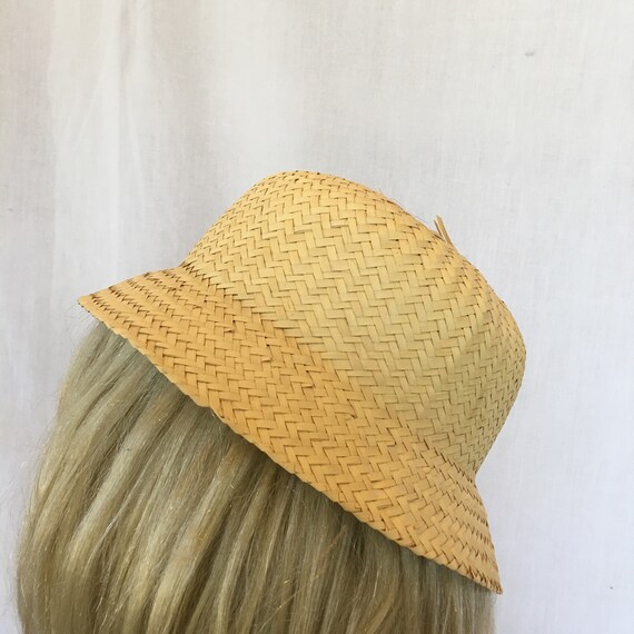 Vintage Light Weight Helmet Style Straw Hat With … - image 4