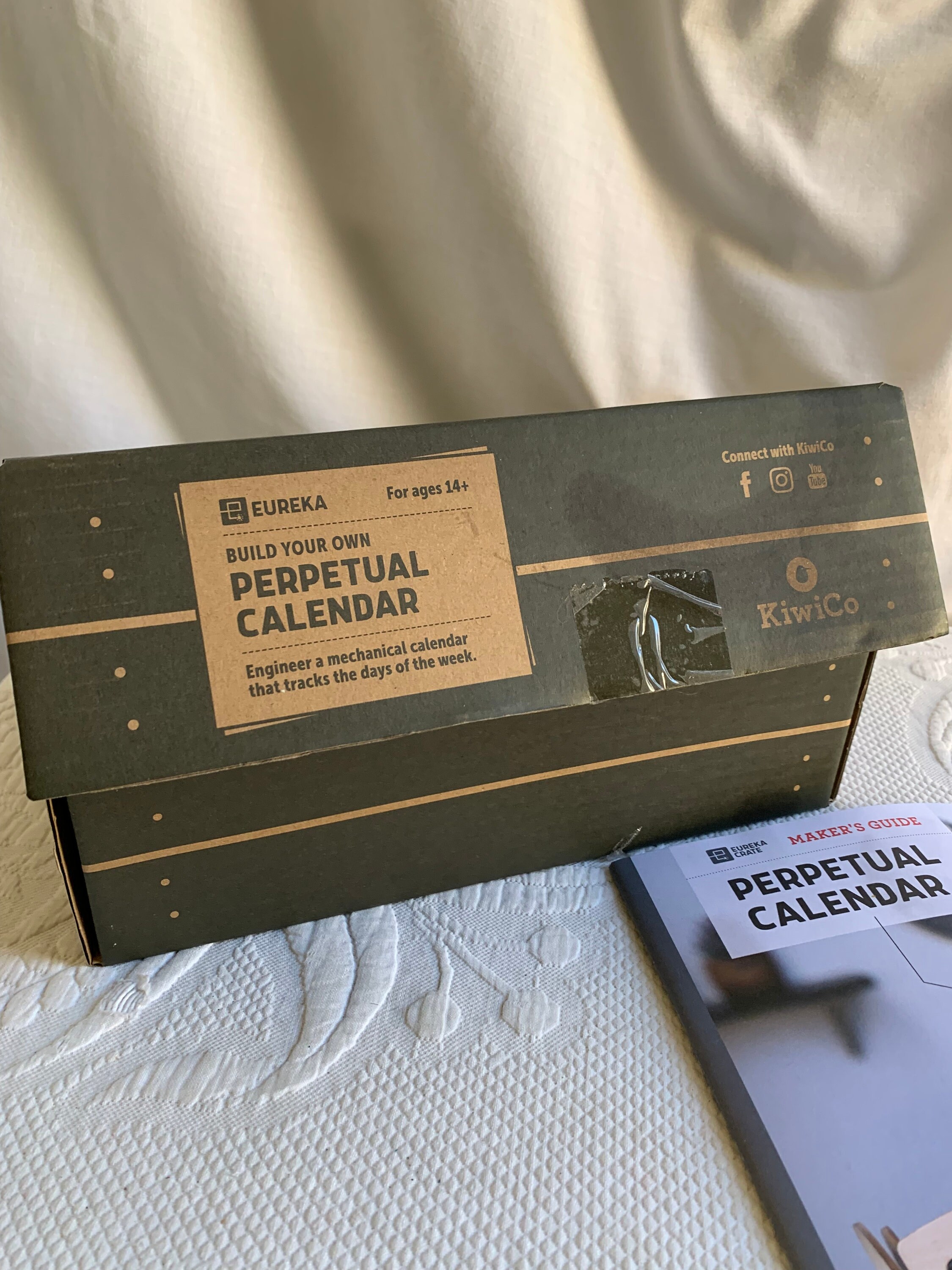 Boredom　限定1,500部 Kiwi Co Eureka Crate for Perpetual Calendar. Build Your Own