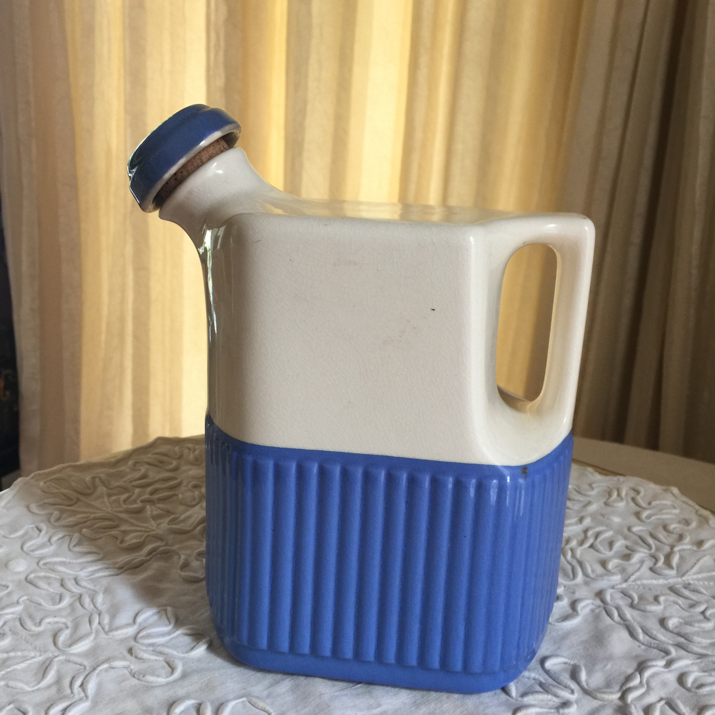 Vintage Universal Potteries Inc. Water Jug. Made in USA. Collectible Water Pitcher. Blue and White Pottery Jug. Has a Matching Cork.