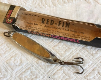 Vintage Red Fin Fish Lure. Cotton Cordell Series 900 Fishing Lure Hook. Metal Lure With Three Point Hook.