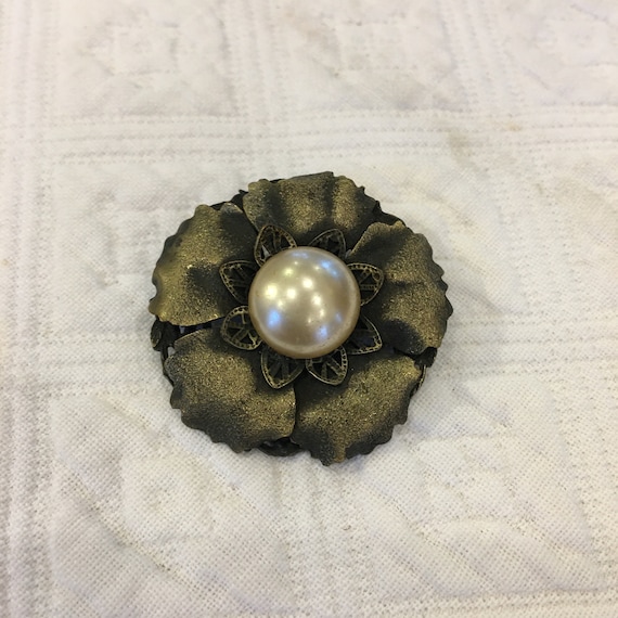 Vintage Brass Pearl Pin Brooch. Brass Flower With… - image 2