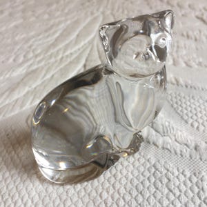 Vintage Villeroy & Boch Crystal Sitting Cat Figurine. Great for Display on Miniature Shelf. Crystal Cat Figurine.