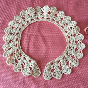 Vintage Peter Pan Style Crocheted Collar. Narrow Off White Crocheted Peter Pan Style Collar With Scalloped Edge.