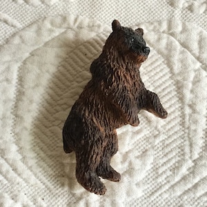 Vintage 1986 Magnet with Standing Bear. United Design Magnet. Add to a Miniature or Bear Collection. Stick on the Frig.