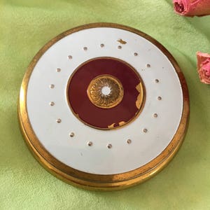 Vintage Coty Compact With Powder Scent and Mirror. Decorative Center Medallion. Coty New York Compact.