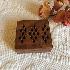 Vintage Brass and Wood Small Box. Diamond Shaped Open Work and Inlaid Brass Lines on Top of Box. Brass Sides with Wood Box Inside.