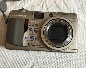 Vintage Olympus Camedia Digital Camera C-7000 Zoom, 7.1 Megapixel
