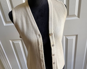 Vintage 1960s Sweater Vest With 5 Buttons. Marked Size 14 (Medium). Well Made Vintage Sweater.tive Pockets.