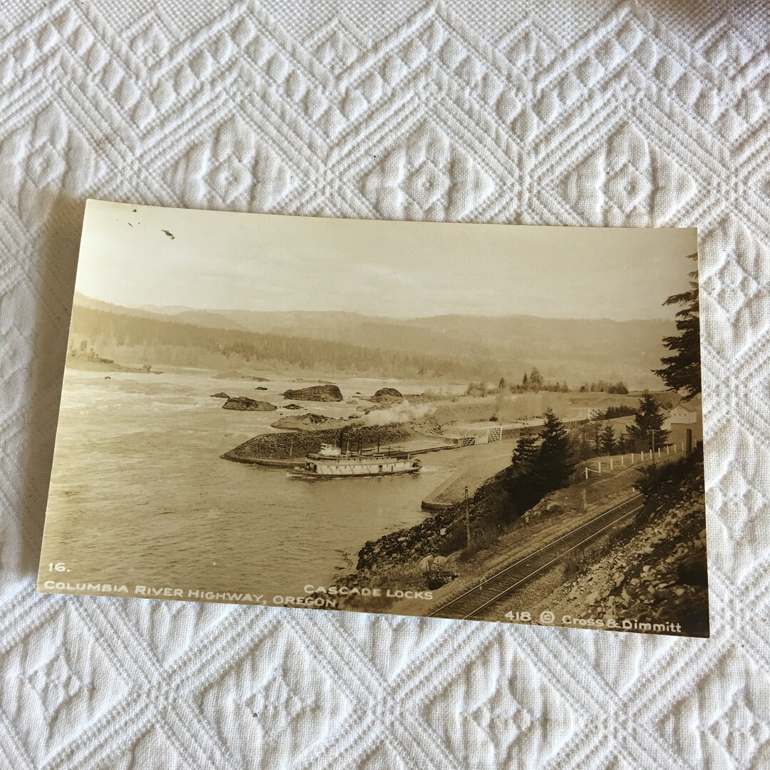 44 LE POULIGUEN. Vue sur le Port avec Bateaux de pêche 1938