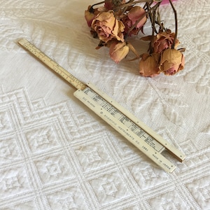 Vintage 1961 Kleine Kunststoff Schieberegel. SIC Nr. 4030 Scientific Instruments Co. Made in Japan.