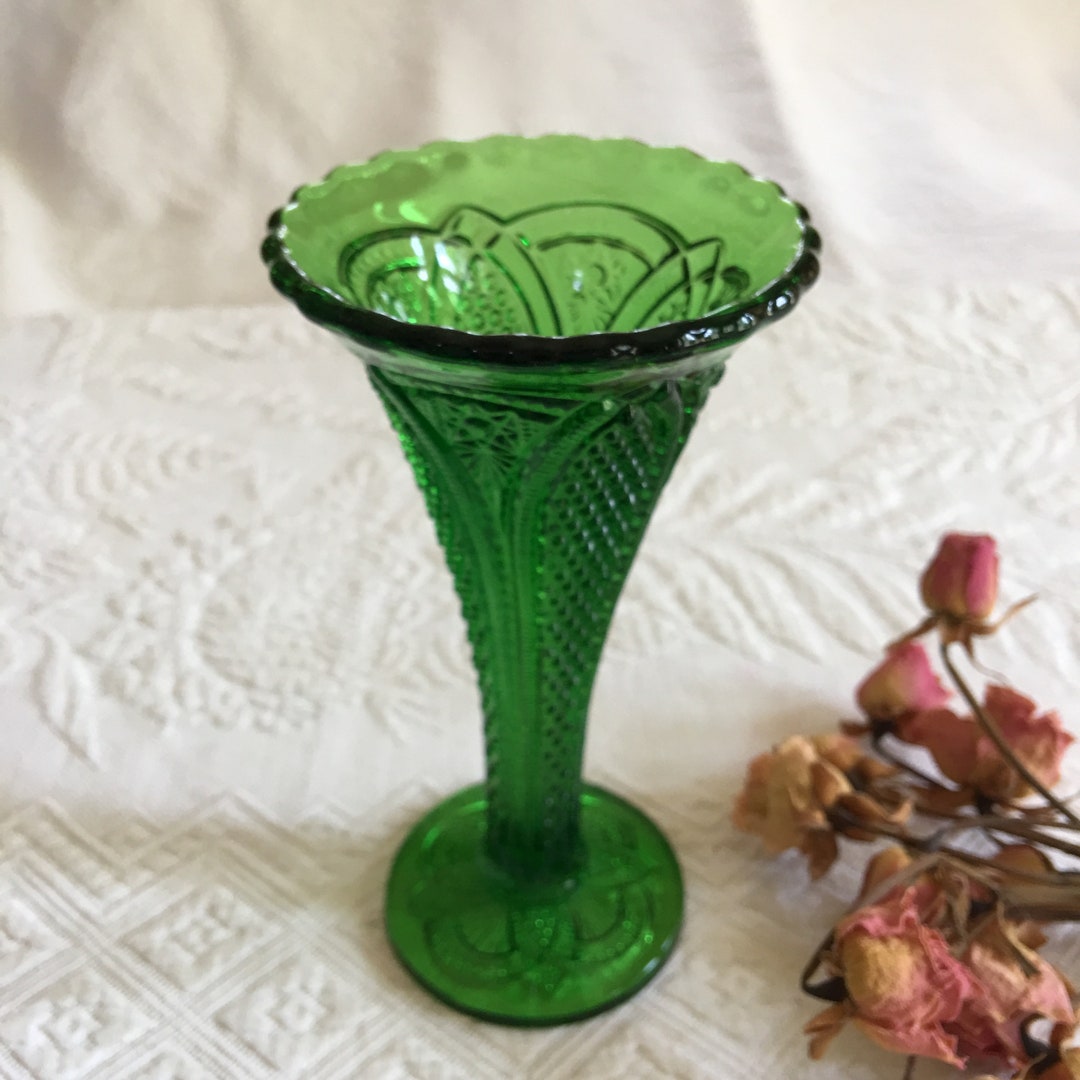Vintage Green Crystal Vase With Close Beautiful Texture Design. Top Scalloped Edge. Lovely