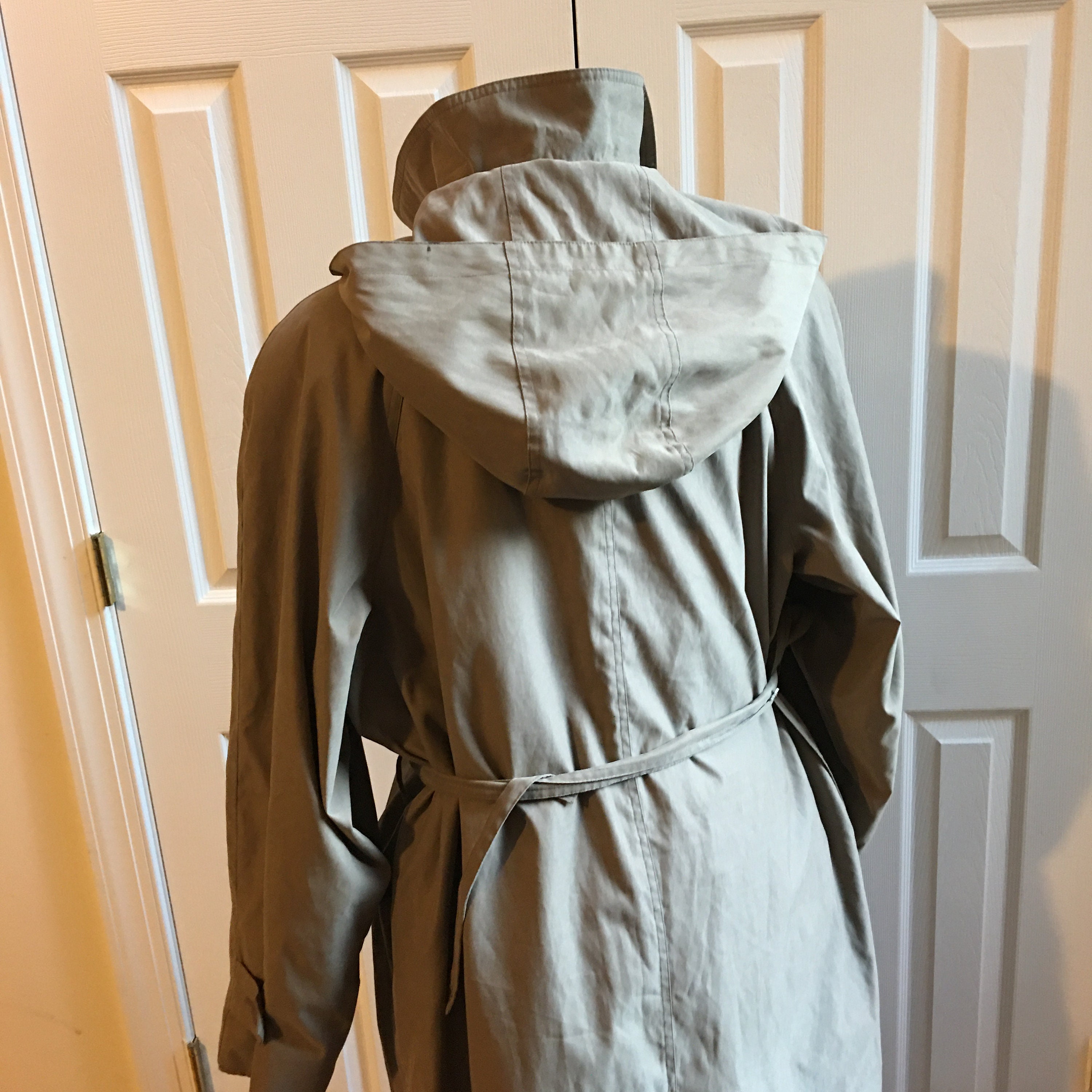 Vintage London Fog Limited Edition Tan Raincoat. Size 20W Reg