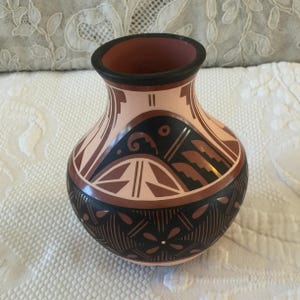 Pueblo Clay Pottery Vase N. Sandia Jemez New Mexico. Handmade and Hand Painted Southwestern Pottery. 4&quot; X 5&quot; Tall.