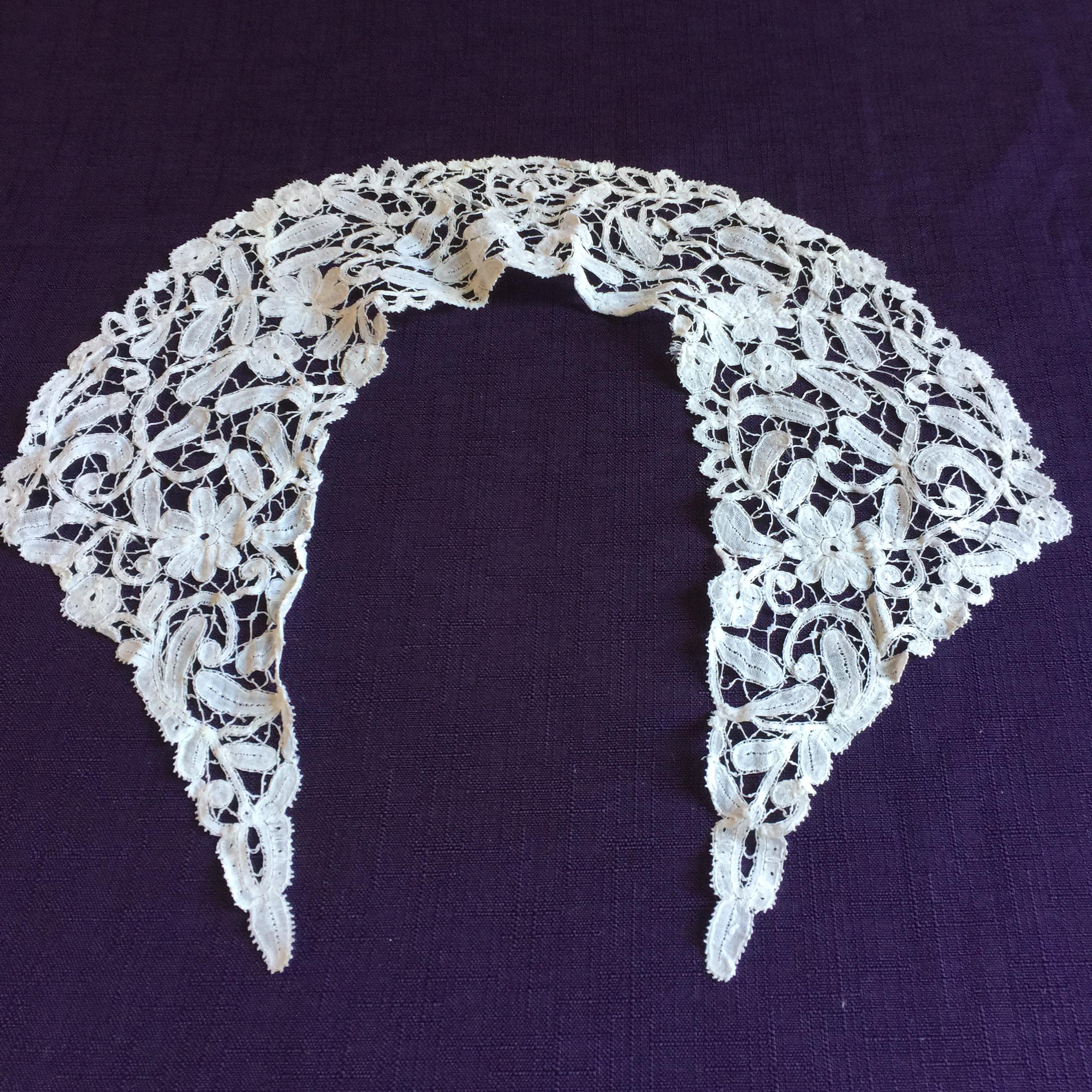 Vintage Delicate Tape Lace. Battenberg Lace Feminine Floral