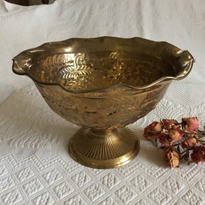 Vintage Brass Grape Design Pedestal Bowl. Embossed Grapes & Leaves on the Sides, Lightly Ruffled Upper Edge, Fluted Base. Great Fruit Bowl.