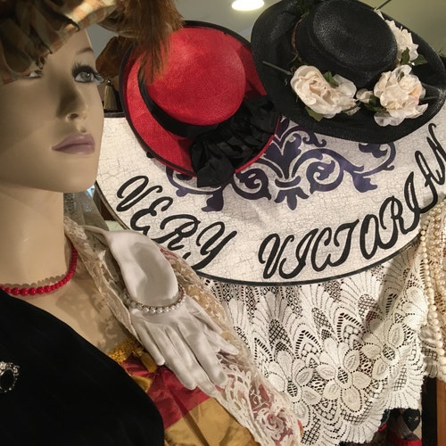 ビンテージのピューター製ソルト＆ペッパーシェーカー。ピューター製