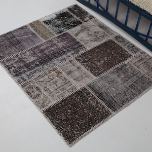 Alfombra vintage de patchwork de 3'2 x 3'8, color marrón y gris, hecha a mano, estilo turco, tamaño pequeño.