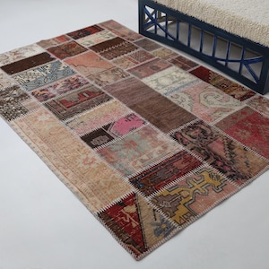 Dywan vintage patchworkowy 4'5” x 6'6” ręcznie robiony wełniany dywan turecki w stylu boho w neutralnym stylu