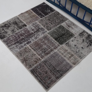 Dywan vintage patchworkowy 3'2 x 3'8, szaro-czarny, ręcznie robiony, turecki