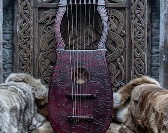 Lira Kravik: Instrumento artesanal em bordo norueguês, 7 cordas de nylon, design gravado.