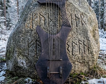 Lira Raven Kravik