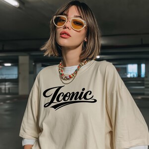 Camiseta com logo icônico em estilo cursivo | Camiseta unissex de algodão tingido em peça