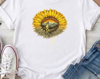 Sonnenblume Berg Unisex T-Shirt | Vintage Sonnenblumenfeld Grafik T-Shirt | Rustikale Outdoor Baumwolle Komfort Farben