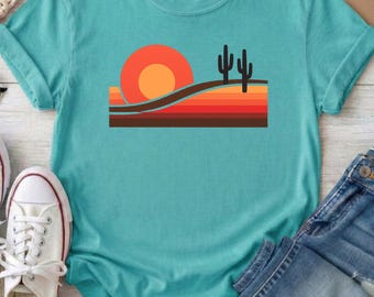 Vintage Wüste Sonnenuntergang Grafik Unisex T-Shirt | Retro Kaktus Landschaft | Baumwolle Wohlfühlfarben