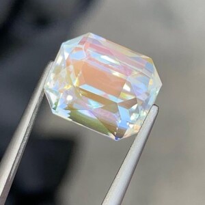 Natürlicher Regenbogen Mondstein Edelstein 4.30ct Smaragdschliff Kollektionsstück