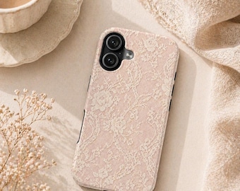 Etui na telefon z koronką w kolorze różu, estetyczne etui na iPhone'a, kobiece, minimalistyczne, romantyczne, miękkie, dziewczęce, neutralne, vintage, kwiatowe