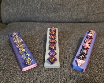 Soporte para dados de D&D con 7 ranuras