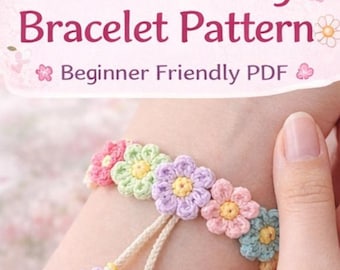 Puede incluir: Una pulsera de crochet con margaritas en colores pastel, incluyendo rosa, verde y morado. La pulsera presenta un diseño floral con centros amarillos y dijes de margaritas colgantes. El texto de la imagen dice "Crochet Daisy Bracelet Pattern" y "Beginner Friendly PDF".