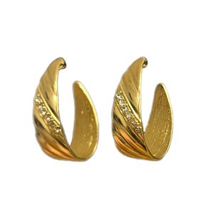 1980s Earrings Vintage Emma Page 22K Gold-Plated Diagonal Ribbed Rhinestone Half Hoops