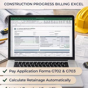Op de afbeelding: Een laptop toont een AIA-factuursjabloon voor facturering van de voortgang van de bouw in Excel. Het scherm toont een formulier met gegevensvelden. Tekst omvat "Pay Application Forms G702 & G703", "Calculate Retainage Automatically" en "Instant Download Excel File". Een gele helm is zichtbaar.