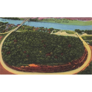 Carte postale Charleston Interchange sur l'autoroute à péage et le pont Yeager en Virginie-Occidentale, sans envoi, 1930-1950