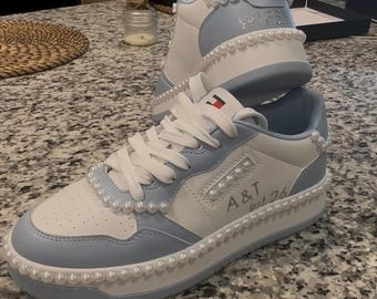 Tênis personalizados para casamentos, festas antes de jogos, formaturas ou qualquer festa divertida!