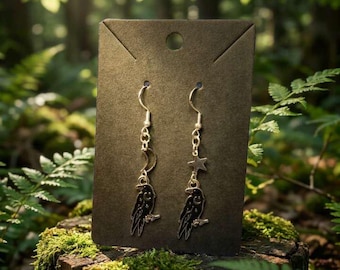 Asymmetriska örhängen med korp, måne och stjärna – Goth Witchy Celestial Jewelry