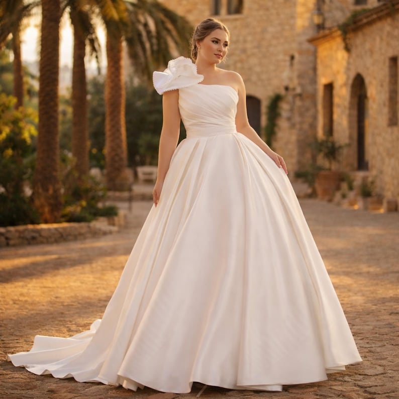 Plus Size Satin A-line Wedding Dress, One Shoulder Floral Bridal Gown, Elegant Minimalist
Plus Size Sparkly Boho Wedding Dress – Off Shoulder Lace Bridal Gown with Open Back | Romantic Beach & Outdoor Wedding Dress