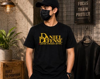 Daniel Verteidigung T-Shirt | Schusswaffe Marke, Feuerzeug Stärker Besser