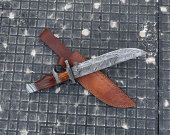 カスタムダマスカス鋼ボウイナイフ、ローズウッドハンドル、レザーシース付き、男性へのパーソナライズギフト、新郎付添人へのギフト、手作りコレクターズアイテム