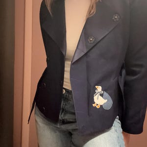 Mörkblå trenchcoat med extra gåsmärke och Jean Raindrop-märken