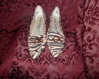 Anne Klein iFlex Women's Zebra Print Loafers Gold Chain Size 9M