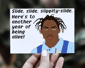 Op de afbeelding: Een witte kaart met een cartoonillustratie van een man met dreadlocks en de tekst "Slide, slide, slippity-slide. Here's to another year of being alive!"